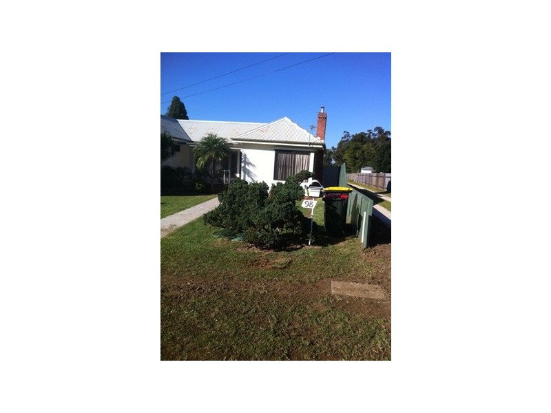 98 West Birriley Street, Bomaderry NSW 2541