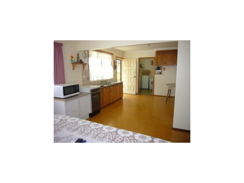 6 Waldegrave Cres, Vincentia NSW 2540