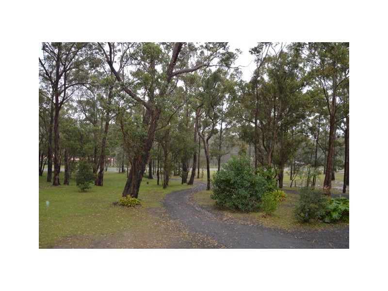 6 McArthur Drive, Falls Creek NSW 2540