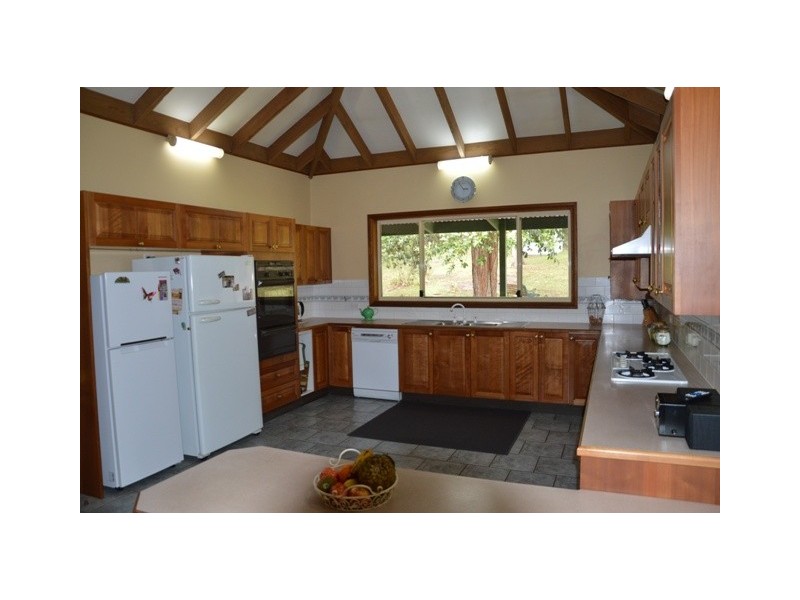 6 McArthur Drive, Falls Creek NSW 2540