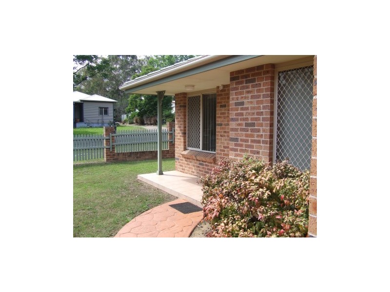 1/2 Maleen St, Bomaderry NSW 2541