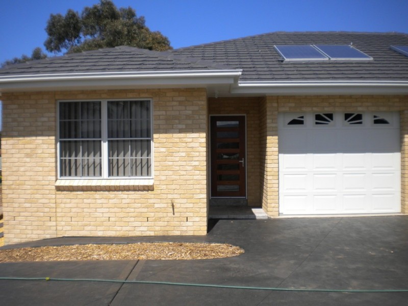 8/9 Harbour Boulevard, Bomaderry NSW 2541