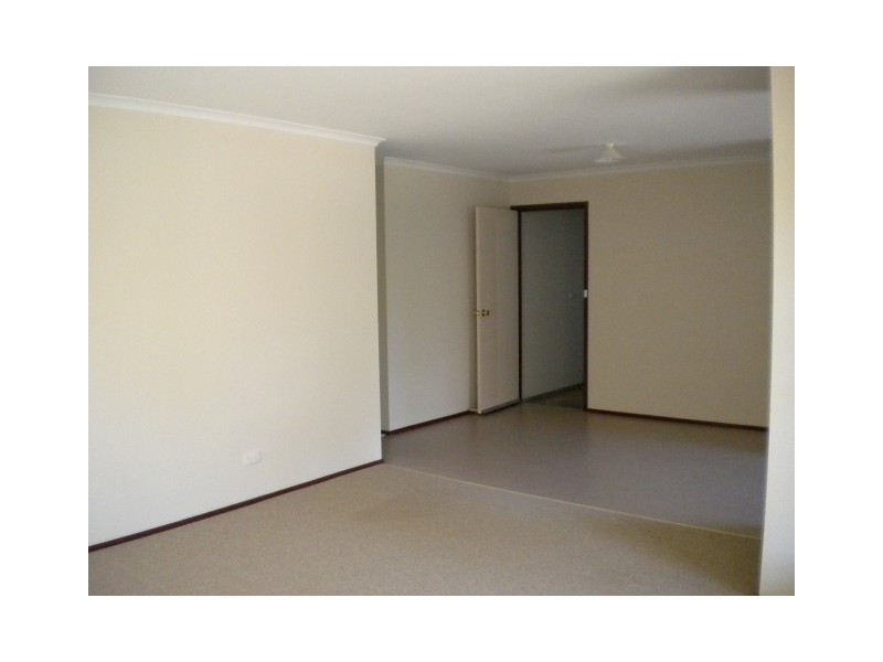 6/6 Carisbrooke Close, Bomaderry NSW 2541