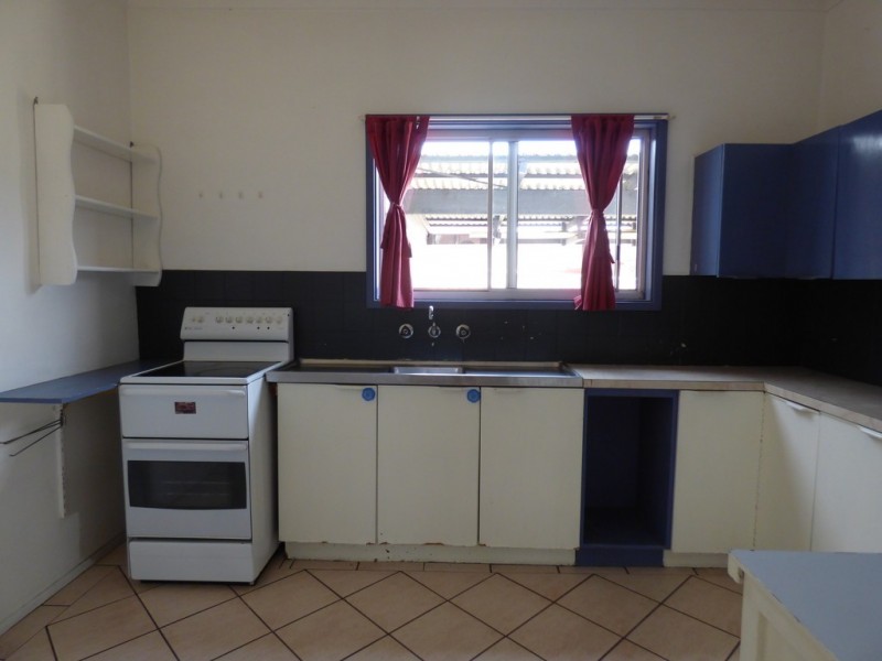 18 Hale Ave, Nowra NSW 2541