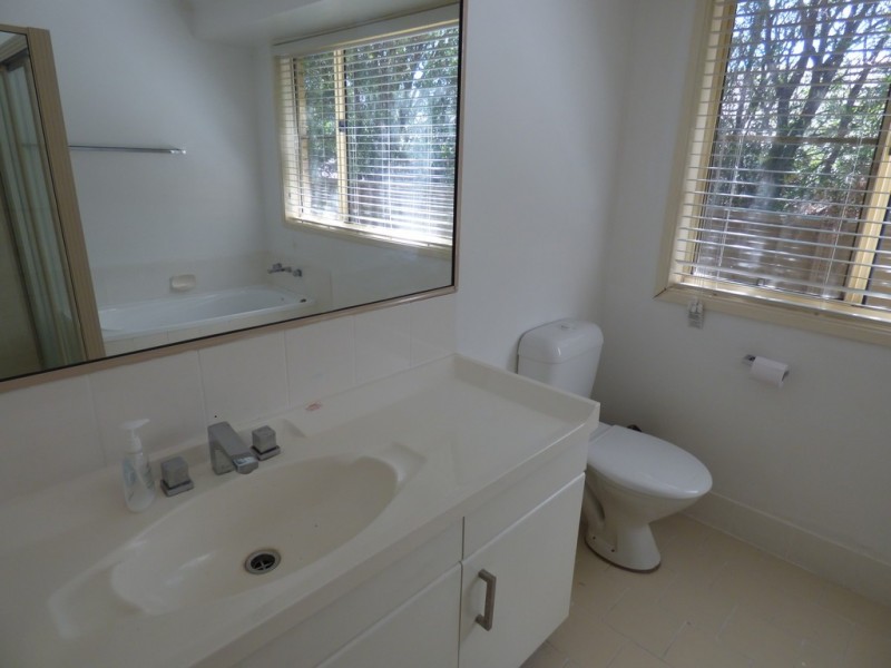11 Robinia Way, Worrigee NSW 2540
