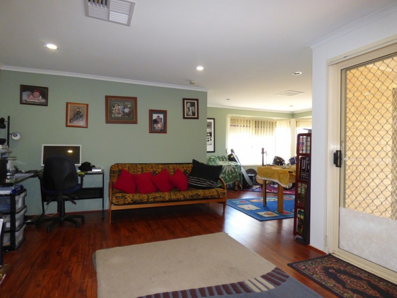 11 Robinia Way, Worrigee NSW 2540