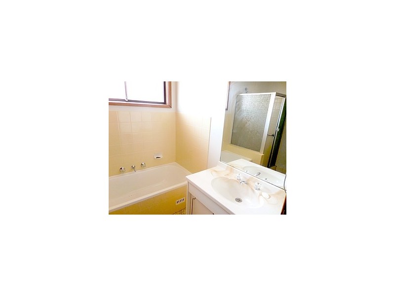 2/5 Campbell Place, Nowra NSW 2541