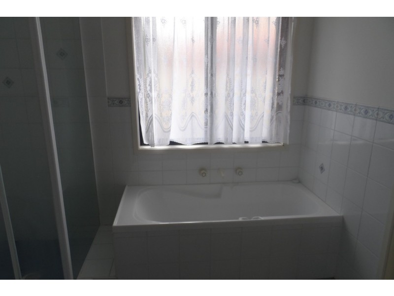 8 KEMBLA CLOSE, Nowra NSW 2541