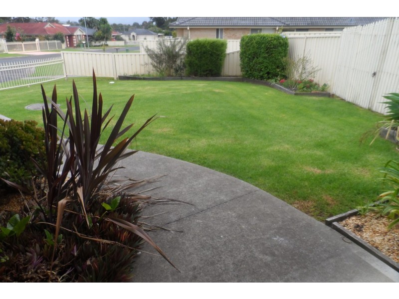 8 KEMBLA CLOSE, Nowra NSW 2541