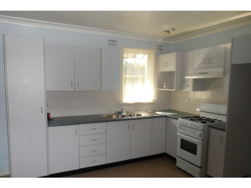 15 Queenborough Street, Nowra NSW 2541