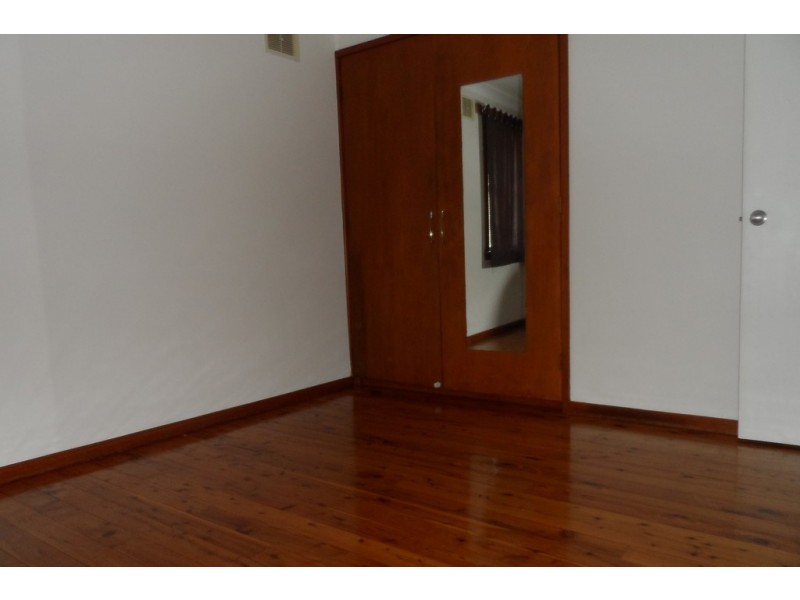 15 Queenborough Street, Nowra NSW 2541