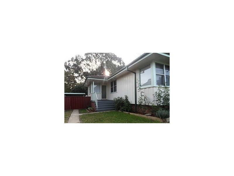 15 Queenborough Street, Nowra NSW 2541