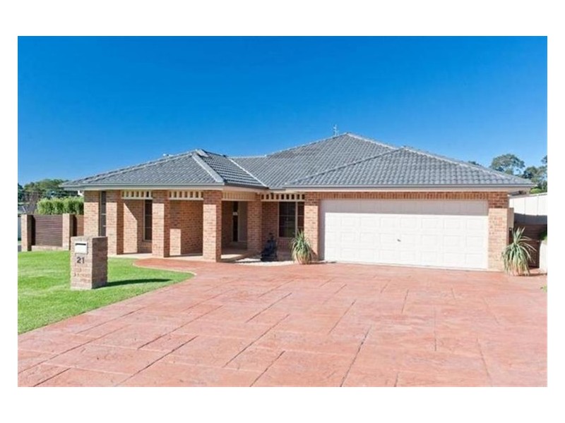 21 Carrington Park Drive, Nowra NSW 2541
