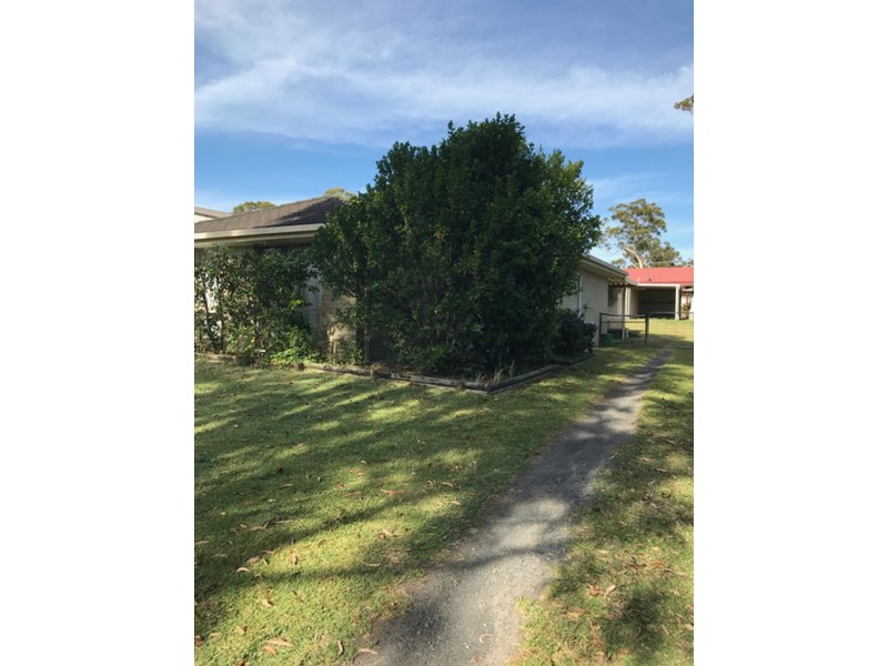 17 Riverside Esplanade, Basin View NSW 2540