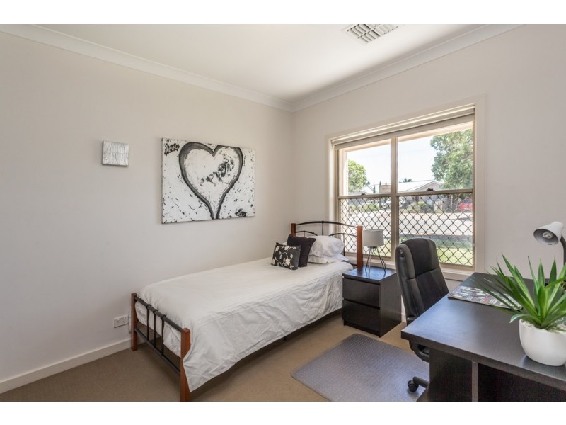 8 Crystal Avenue, St Marys SA 5042