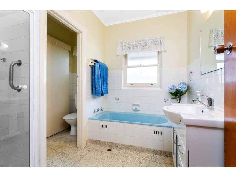 2 Ardeer Road, Torrens Park SA 5062