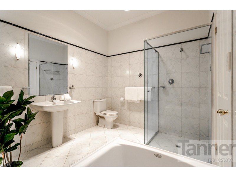 1 Leonard Terrace, Torrens Park SA 5062