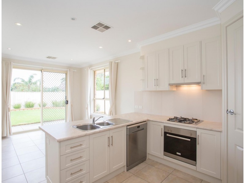 9 Scott Ave, Clovelly Park SA 5042
