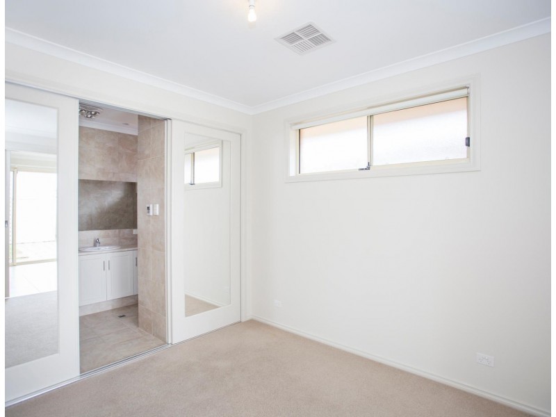 9 Scott Ave, Clovelly Park SA 5042
