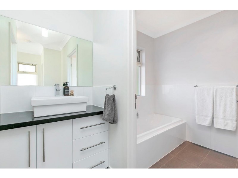 18B Quintus Tce, Dover Gardens SA 5048