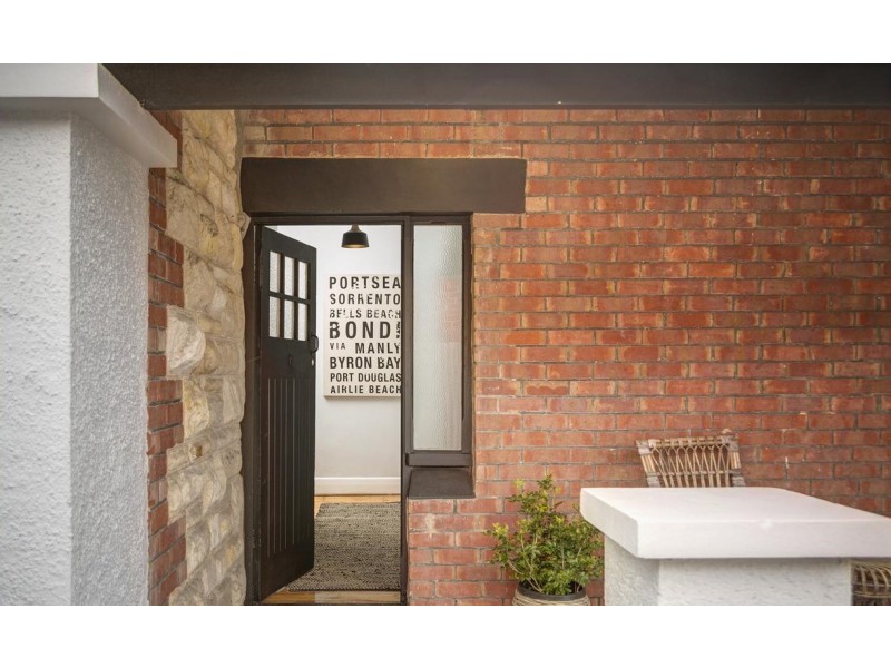 16 Farnham Road, Keswick SA 5035
