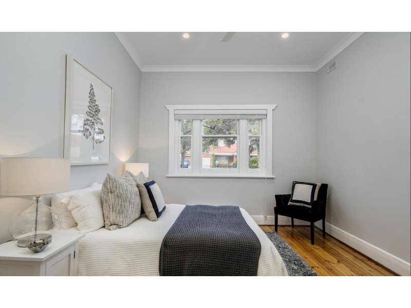 16 Farnham Road, Keswick SA 5035
