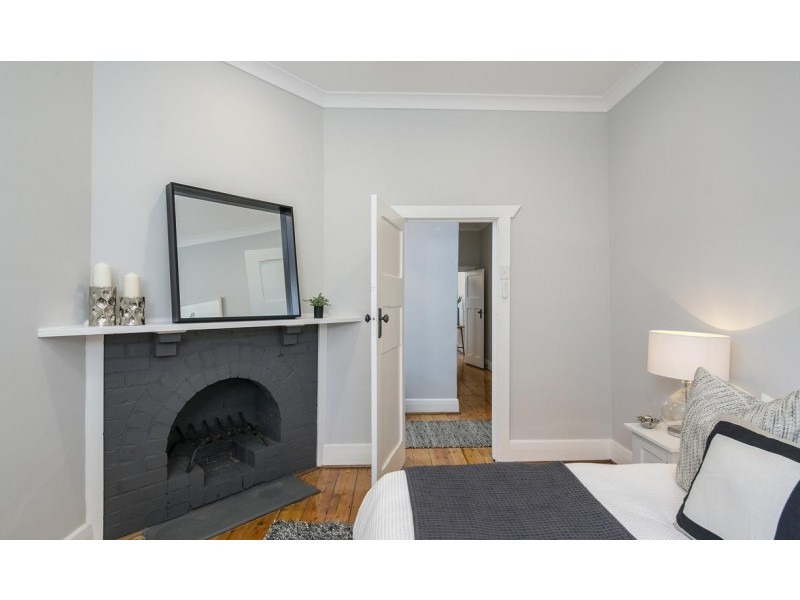 16 Farnham Road, Keswick SA 5035