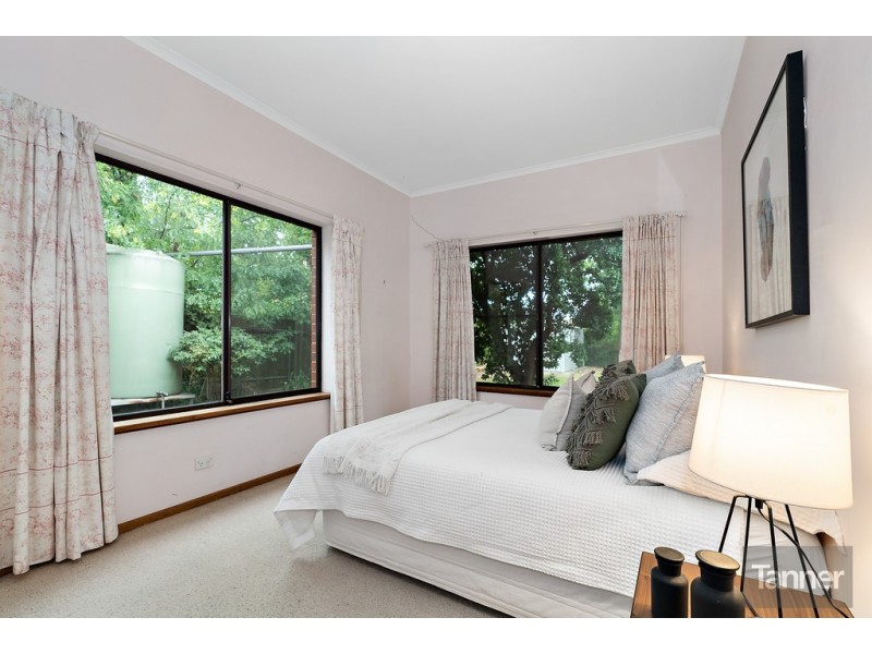 17 Ellesmere Street, Kensington Park SA 5068