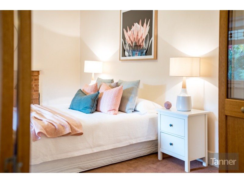 17 Ellesmere Street, Kensington Park SA 5068