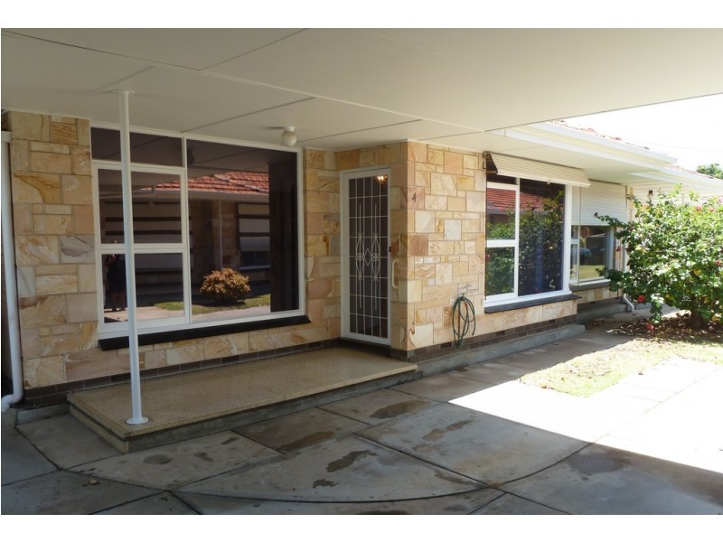 4/10 Giles Ave, Glenelg SA 5045