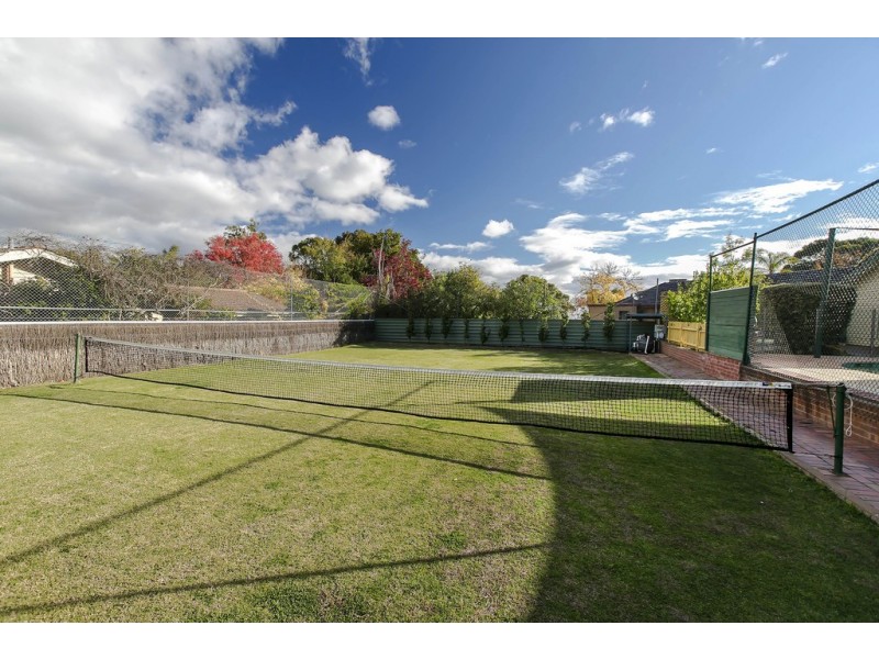 1 Banksia Crescent, Belair SA 5052
