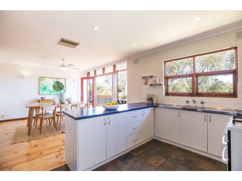 16 Genesta Street, Hallett Cove SA 5158