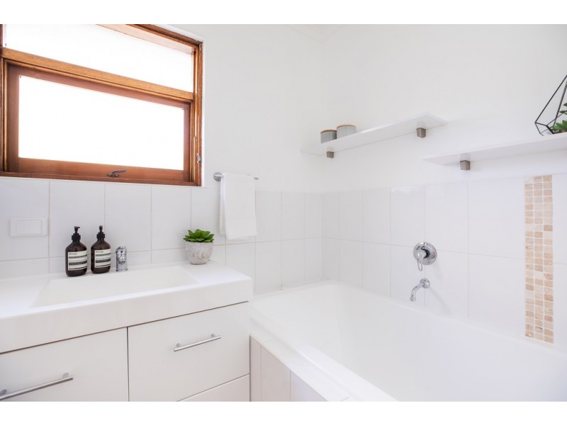 16 Genesta Street, Hallett Cove SA 5158