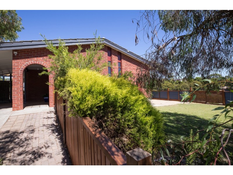16 Genesta Street, Hallett Cove SA 5158