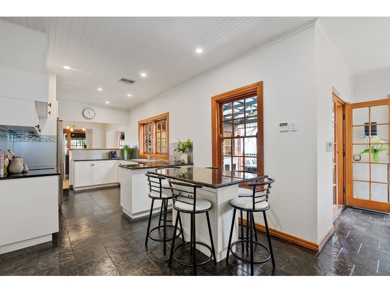 4 Windarra Court, Belair SA 5052