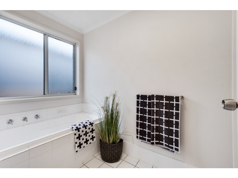 6 Esperance Boulevard, Seaford Rise SA 5169