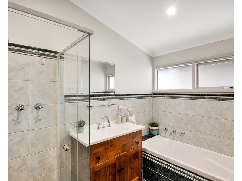 17 Ellis Avenue, Eden Hills SA 5050