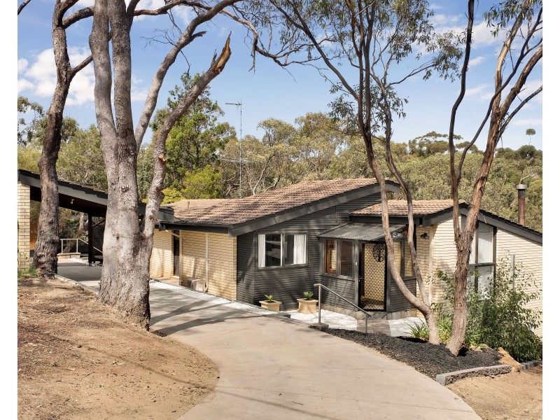 17 Ellis Avenue, Eden Hills SA 5050