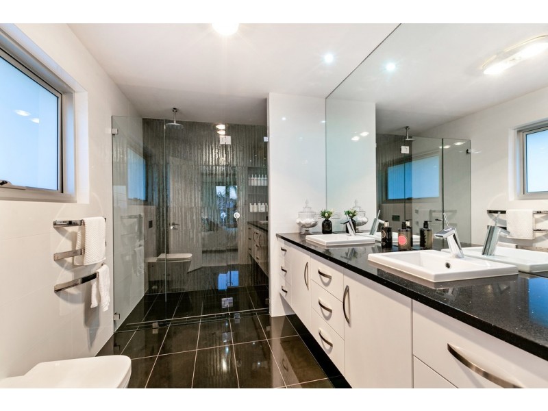 10 Royston Crescent, Seacombe Heights SA 5047