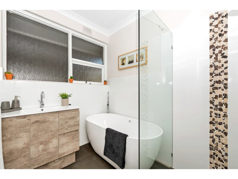 21 Kenihans Road, Happy Valley SA 5159