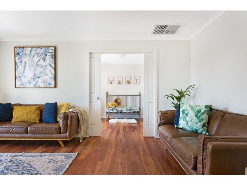 5 Grantala Ct, Hallett Cove SA 5158