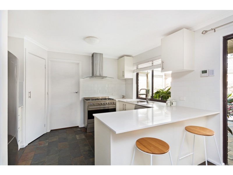 5 Grantala Ct, Hallett Cove SA 5158