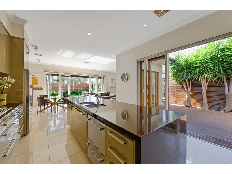 18 Lochness Ave, Torrens Park SA 5062