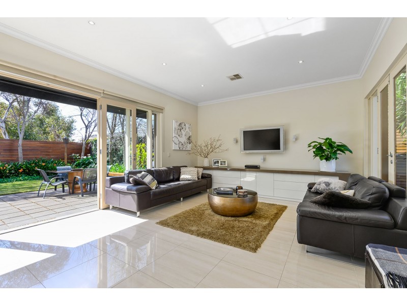18 Lochness Ave, Torrens Park SA 5062