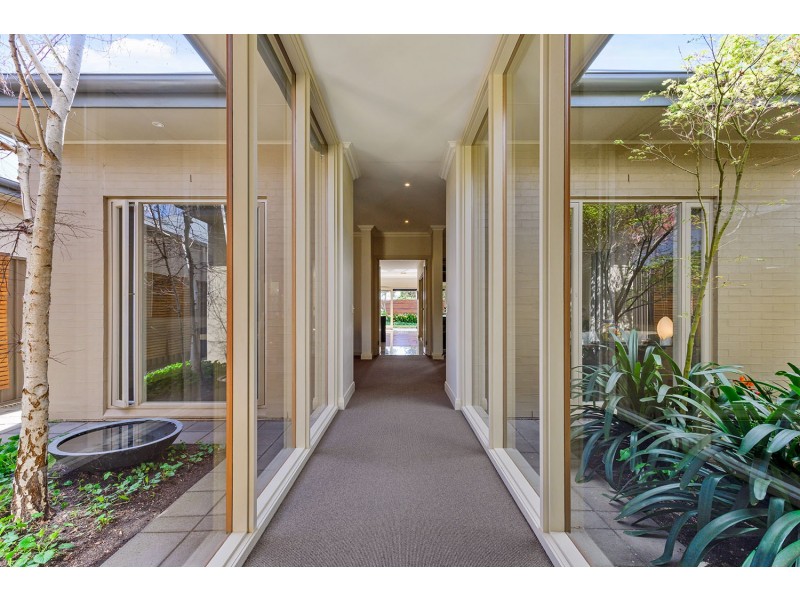 18 Lochness Ave, Torrens Park SA 5062