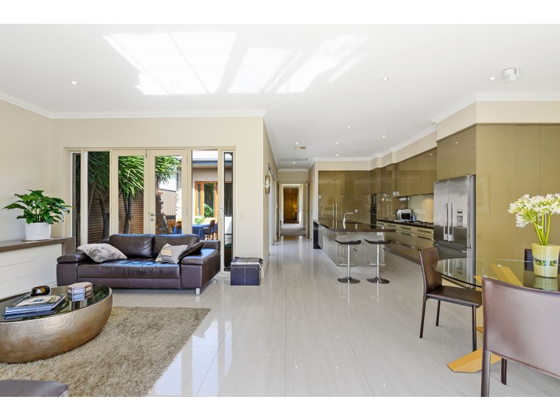18 Lochness Ave, Torrens Park SA 5062