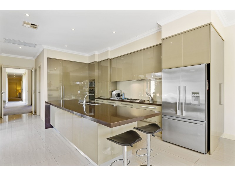 18 Lochness Ave, Torrens Park SA 5062