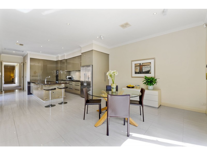 18 Lochness Ave, Torrens Park SA 5062