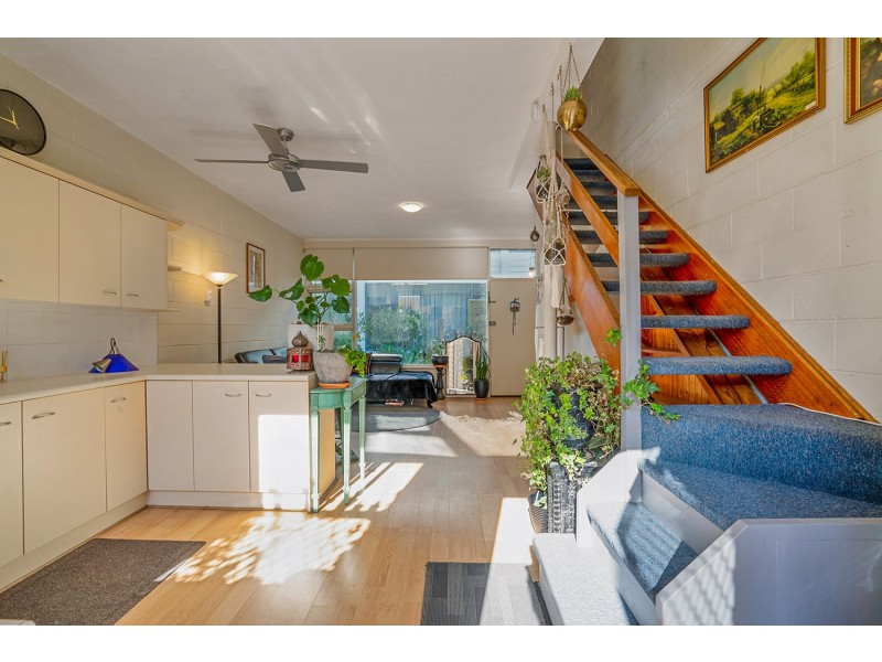 2/374 Seaview Road, Henley Beach SA 5022