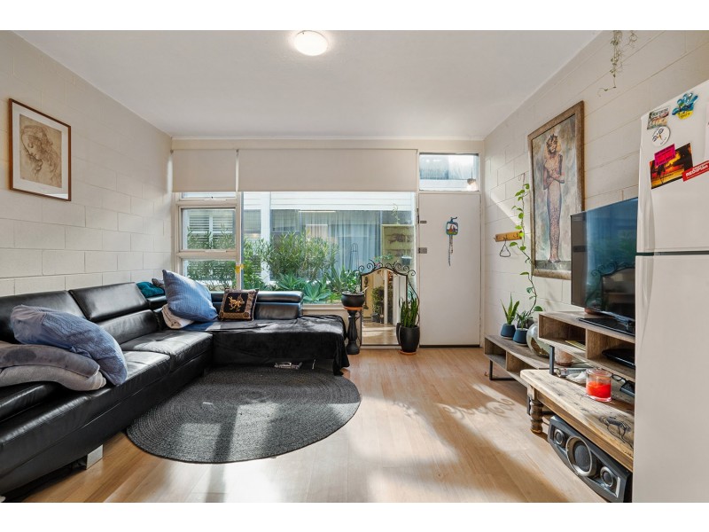 2/374 Seaview Road, Henley Beach SA 5022